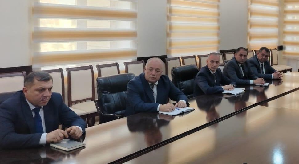 İcra başçısı çökən bina ilə bağlı müşavirə keçirdi - FOTOLAR